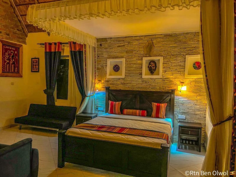 A cozy bedroom at Arra fishing lodge